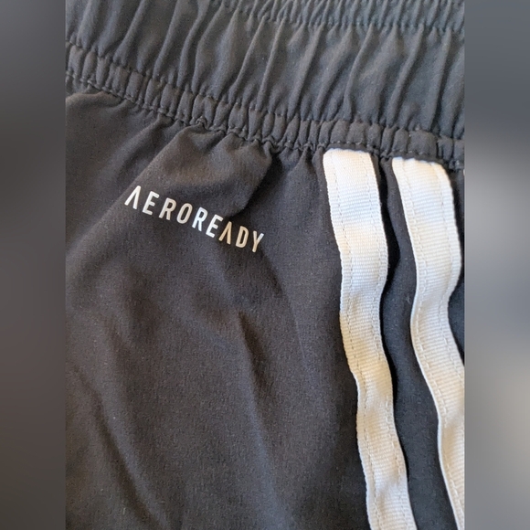 Adidas Shorts Youth Unisex Black 3 Stripes Size Medium, Zipper Pockets - Picture 4 of 11